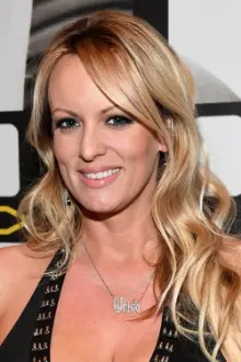 Stormy Daniels como: Fran Wilkins