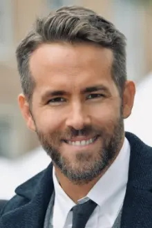 Ryan Reynolds como: Michael Bryce