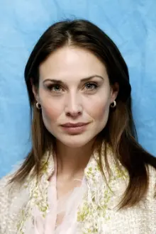 Claire Forlani como: Isabella Parish