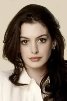 Anne Hathaway como: Liz Curran