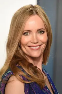 Leslie Mann como: Elvira