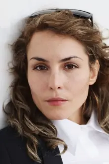 Noomi Rapace como: 