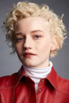 Julia Garner como: Mary Katherine Brown