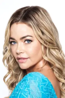 Denise Richards como: Denise Sorensen