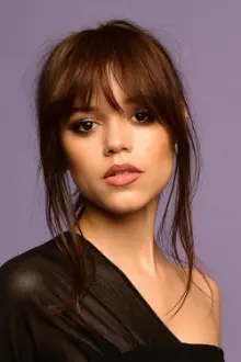 Jenna Ortega como: Lorraine