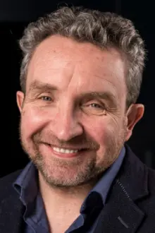 Eddie Marsan como: Frank