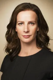 Rachel Griffiths como: Veronica