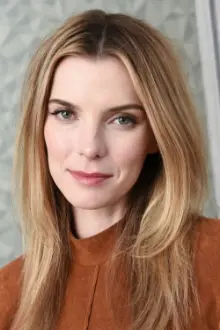 Betty Gilpin como: Jodi