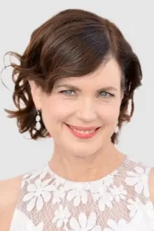 Elizabeth McGovern como: Narrator (voice)