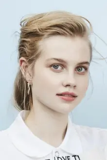 Angourie Rice como: Honor Rose