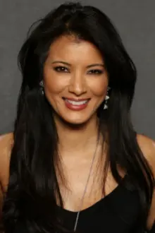 Kelly Hu como: Detective Pei