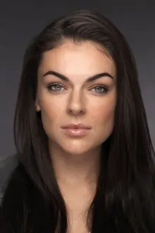 Serinda Swan como: Medusalith Amaquelin / Medusa