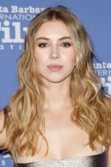 Hermione Corfield como: Sawyer