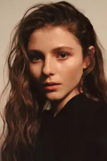 Thomasin McKenzie como: Ursula