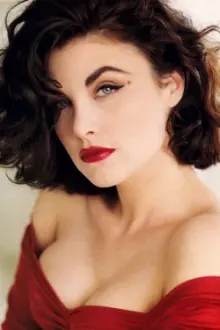 Sherilyn Fenn como: Inspector Banks