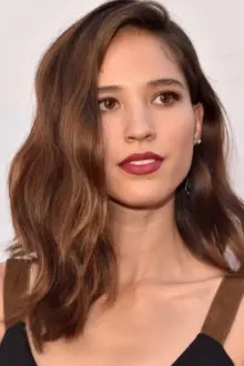 Kelsey Asbille como: Iris