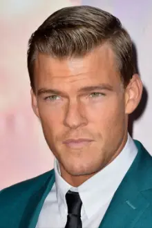 Alan Ritchson como: Ed Schmitt