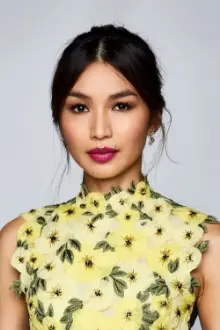 Gemma Chan como: Maya