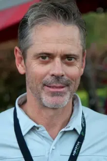 C. Thomas Howell como: Paul Stevens