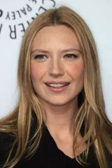 Anna Torv como: ITU Nurse