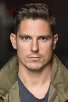 Sean Faris como: Levi Troyer