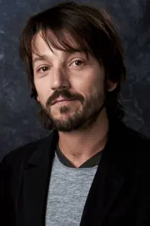 Diego Luna como: Andy Lujan