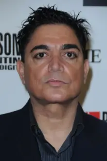 Michael DeLorenzo como: Gutierrez