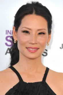 Lucy Liu como: Zoe