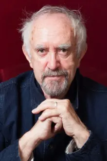 Jonathan Pryce como: Bourne