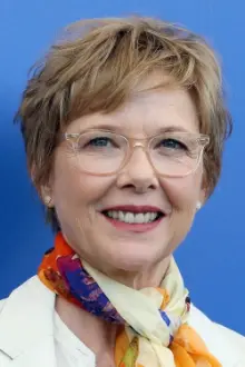 Annette Bening como: Irina Arkadina