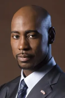 D.B. Woodside como: Det. Thomas