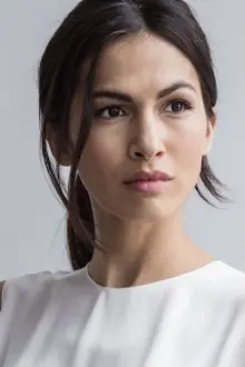 Elodie Yung como: Isako