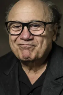 Danny DeVito como: Uncle Rick (uncredited)