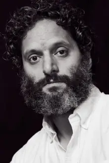 Jason Mantzoukas como: Kyle