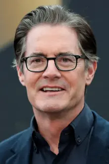 Kyle MacLachlan como: Self (Swiping MetroCard on the subway)