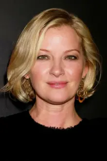 Gretchen Mol como: Elaine Grasso