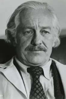 Strother Martin como: Turtle Ranch Boss