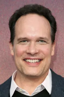 Diedrich Bader como: Mitchell