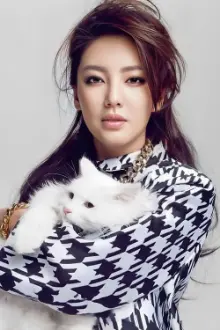 Kitty Zhang como: Tian Xiaoe
