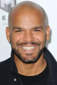 Amaury Nolasco como: Savage