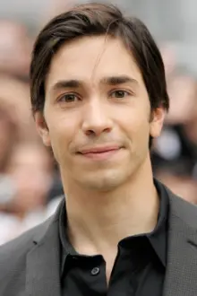 Justin Long como: Alvin (voice)