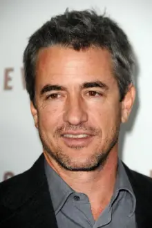 Dermot Mulroney como: Ray Childress