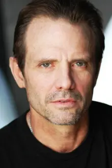 Michael Biehn como: Lee