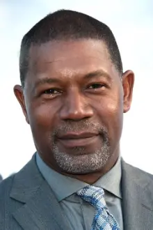 Dennis Haysbert como: Dr. Theodore Morris