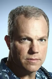 Adam Baldwin como: Thomas Hughes