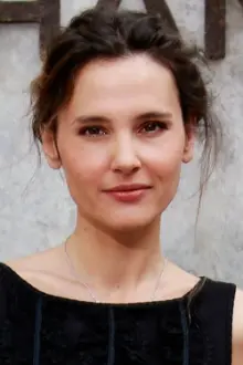 Virginie Ledoyen como: Françoise