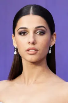 Naomi Scott como: Female Narrator (voice)