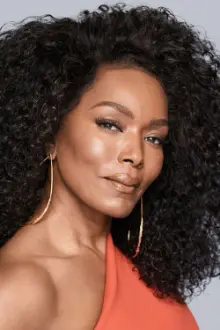 Angela Bassett como: Miss Helen Worthy