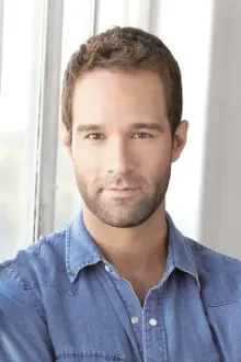 Chris Diamantopoulos como: Green Arrow (voice)