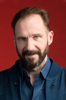 Ralph Fiennes como: Lord Gray